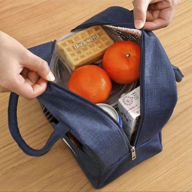 Bolsa_2_0002_br-11134207-7r98o-lr3bsu658njv7d Bolsa Térmica Grande de Poliéster Impermeável Reforçada com Alça Ajustável e Alta Capacidade - Imagem 5